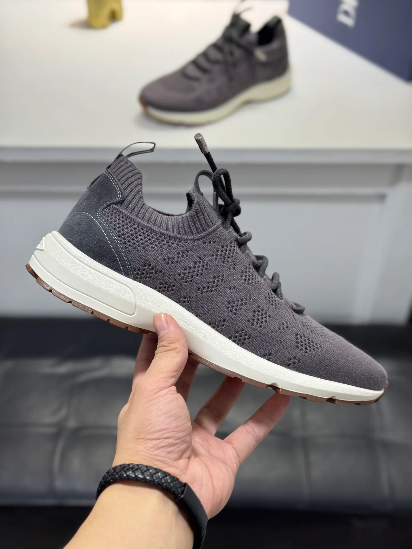 Men's shoes💰400【New style】🎠🎠Dior🔍Top purchasing agent🇮🇹 Di The new super-popular sneakers from the popular sneakers are synchronized with the new counters. The uppers are made of flying woven fabrics, and the logo logo on the tongue is perfectly reproduced with complex craftsmanship that is a must-have for fashionistas. The soles: the original soles are specially provided by the original factory, and the exclusive molded soles are super comfortable. The original factory orders, 🔍🔍multiple colors are available, you can go in and out of the counter at will, welcome to compare, a must-have for fashionable men. Code number: 38-44 (45 customized
